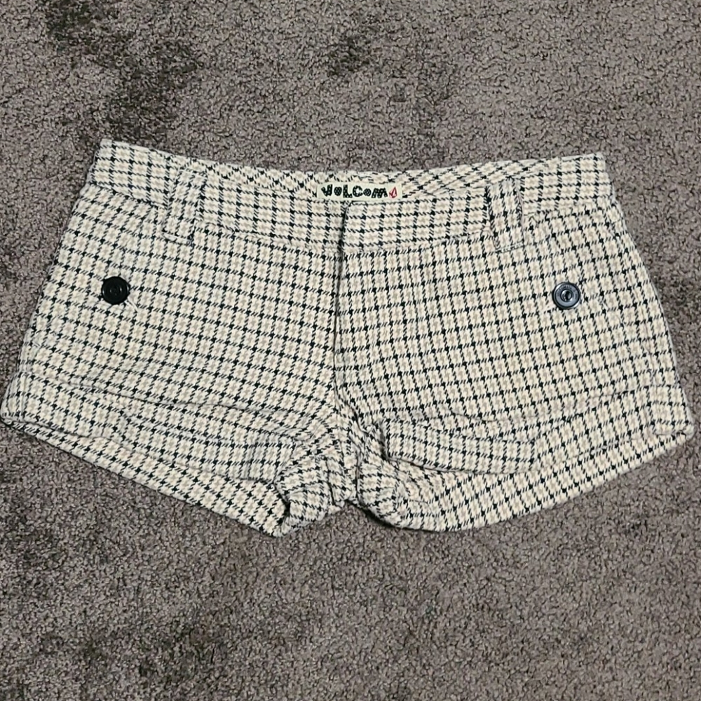 Cuffed knit short shorts